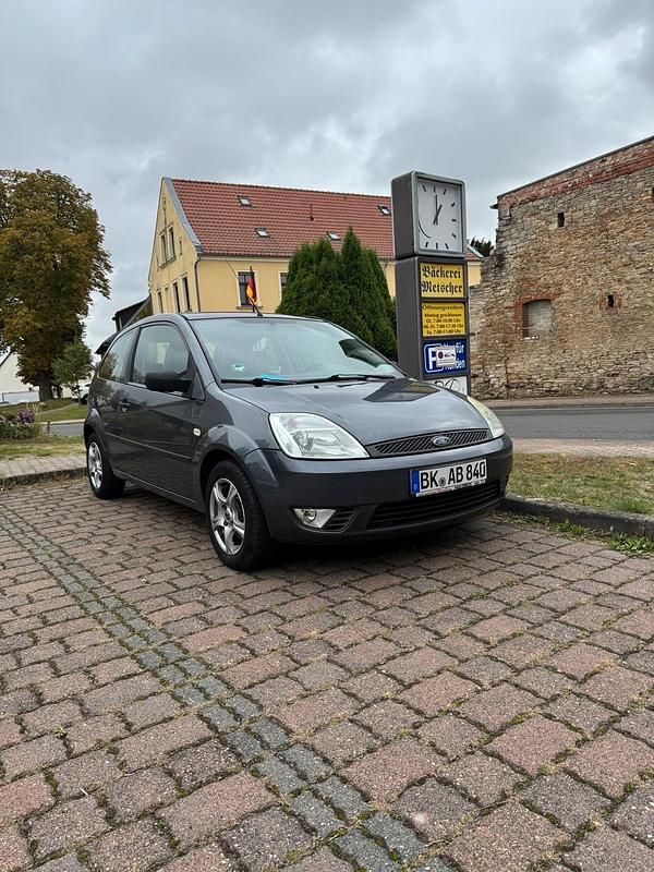Grau Gebraucht 2005 Ford Fiesta Kleinwagen | 1.350 € (Guter Preis) - Bild 1/4
