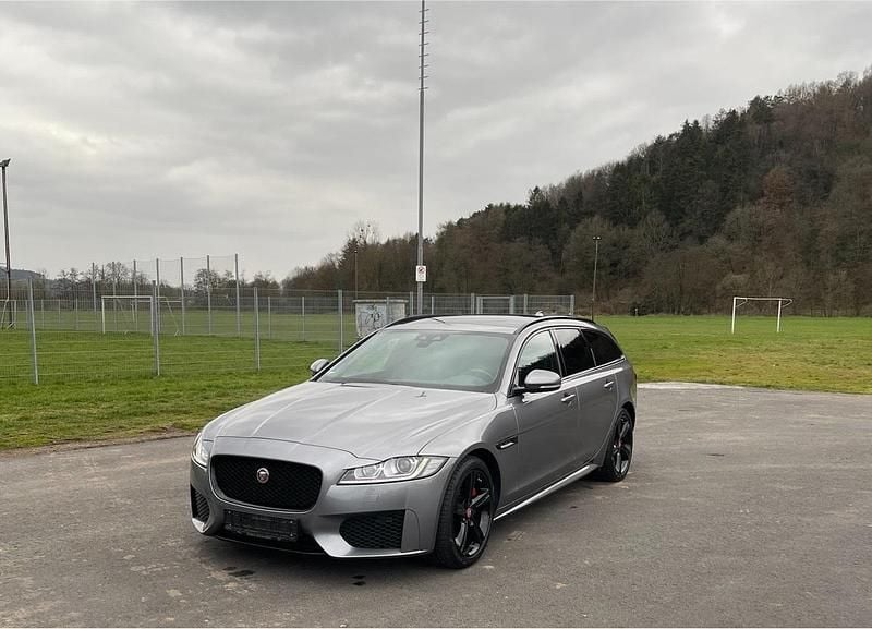 Gebraucht Jaguar XF Sportbrake Chequered Flag 179 PS (131 kW) 2019 Grau Kombi