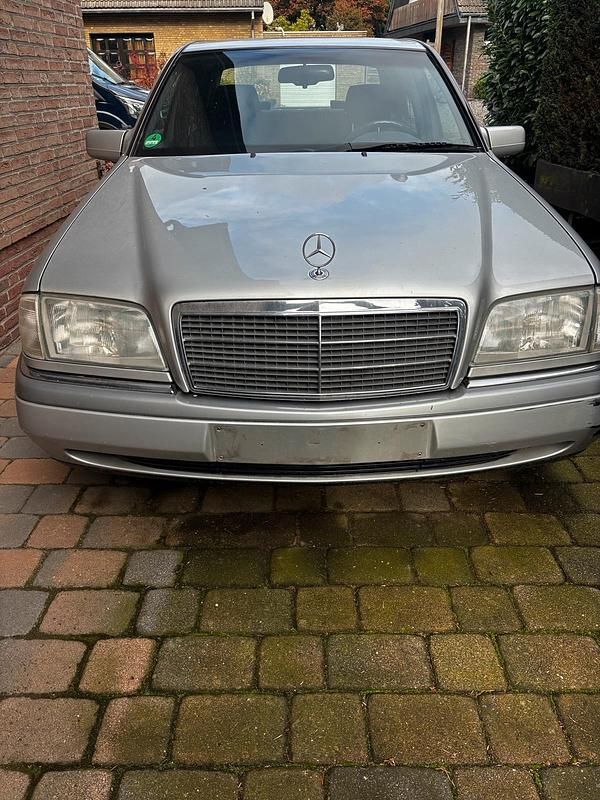 Silber Gebraucht 1996 Mercedes C180 Limousine | 2.000 € (Superpreis) - Bild 1/4