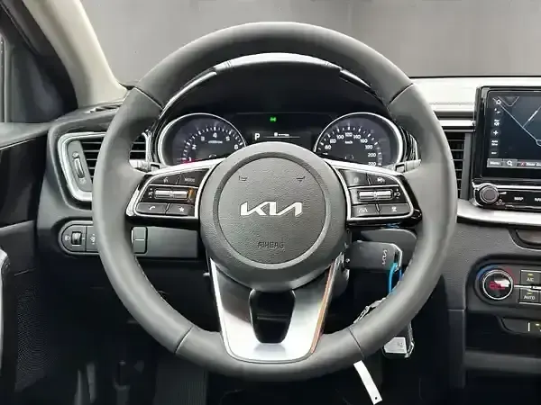 Neu Kia Ceed 140 PS (102 kW) 2026 Pentametal met. Kleinwagen