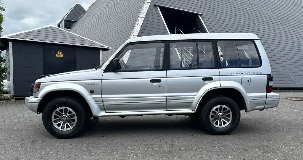 Gebraucht Mitsubishi Pajero 150 PS (110 kW) 1992 Silber SUV
