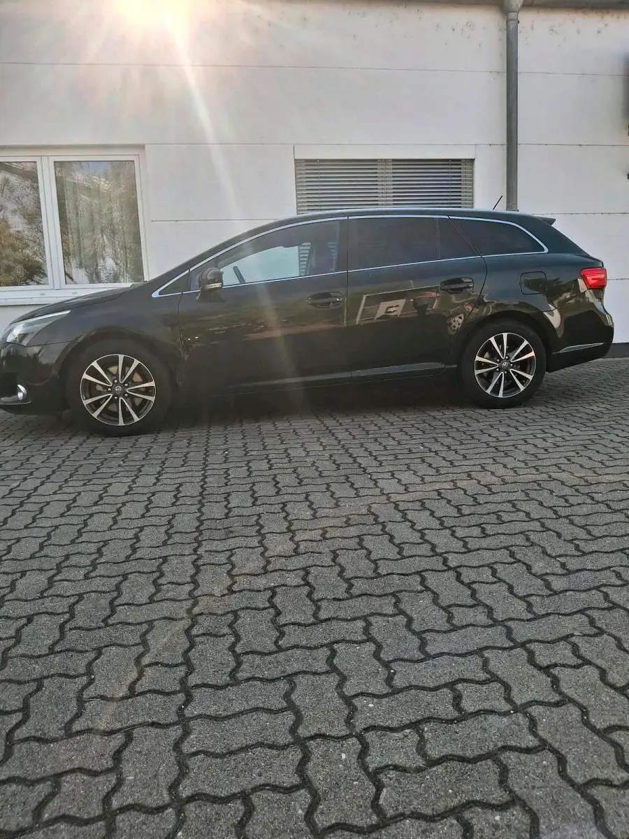 Gebraucht Toyota Avensis 150 PS (110 kW) 2013 Schwarz Kombi