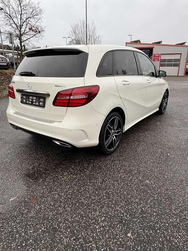 Gebraucht Mercedes B200 136 PS (100 kW) 2018 Calcitweiss  unilack Van / Kleinbus