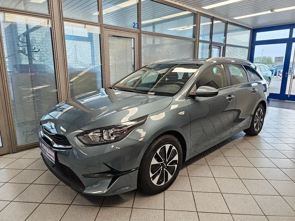 Neu Kia Ceed 140 PS (102 kW) 2026 Schwarz Kleinwagen