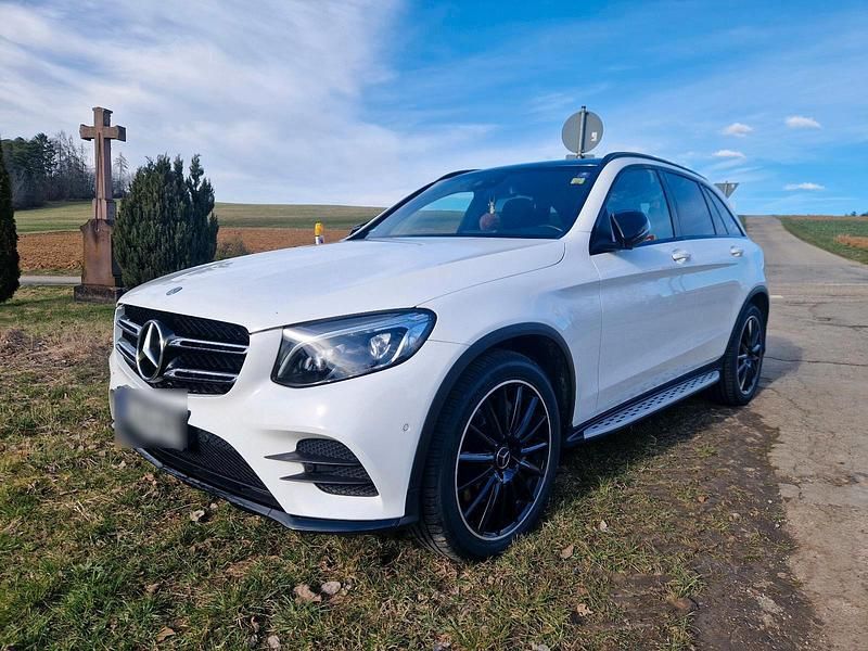 Weiß Gebraucht 2016 Mercedes GLC250 AMG line SUV | 25.500 € (Teuer) - Bild 1/4