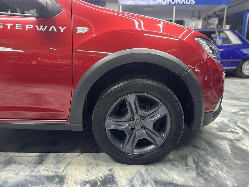 Gebraucht Dacia Sandero Prestige 90 PS (66 kW) 2018 Rot Limousine