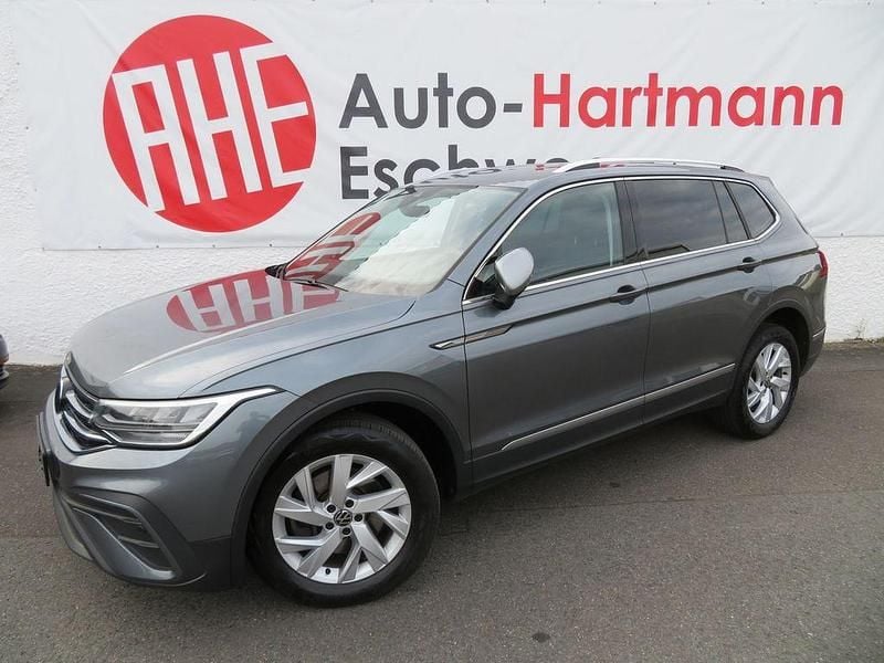 Grau Gebraucht 2023 VW Tiguan Allspace Life SUV | 29.780 € (Superpreis) - Bild 1/4