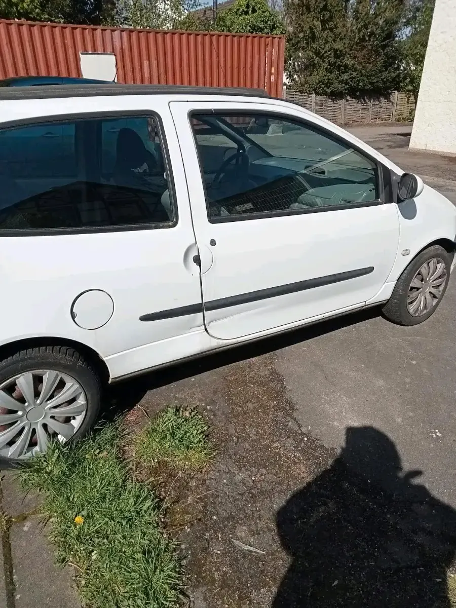 Second-hand Renault Twingo 58 CP (42 kW) 2004 Alb Hatchback