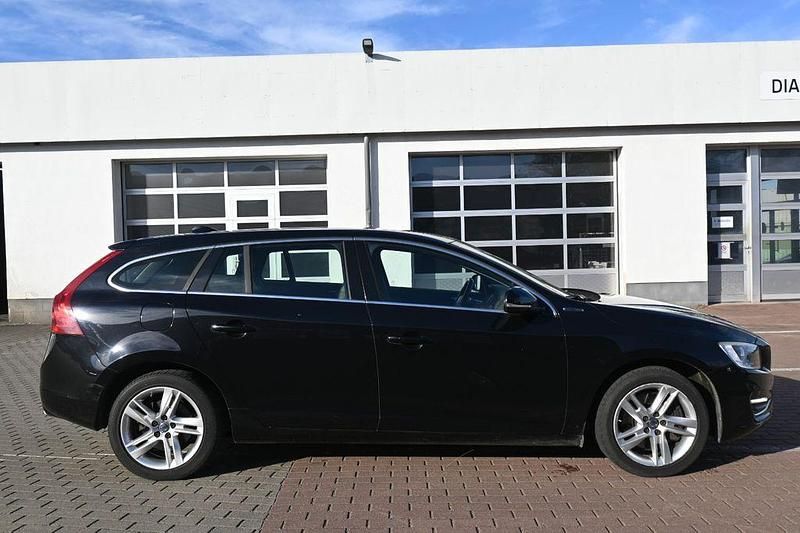 Gebraucht Volvo V60 Summum 215 PS (158 kW) 2015 Schwarz Kombi