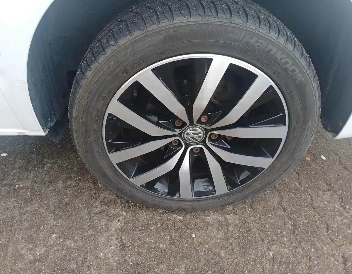 Gebraucht VW Multivan 110 PS (80 kW) 2021 Weiß Van / Kleinbus