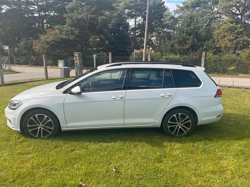 Weiß Gebraucht 2018 VW Golf VII Kombi | 9.000 € (Superpreis) - Bild 1/4