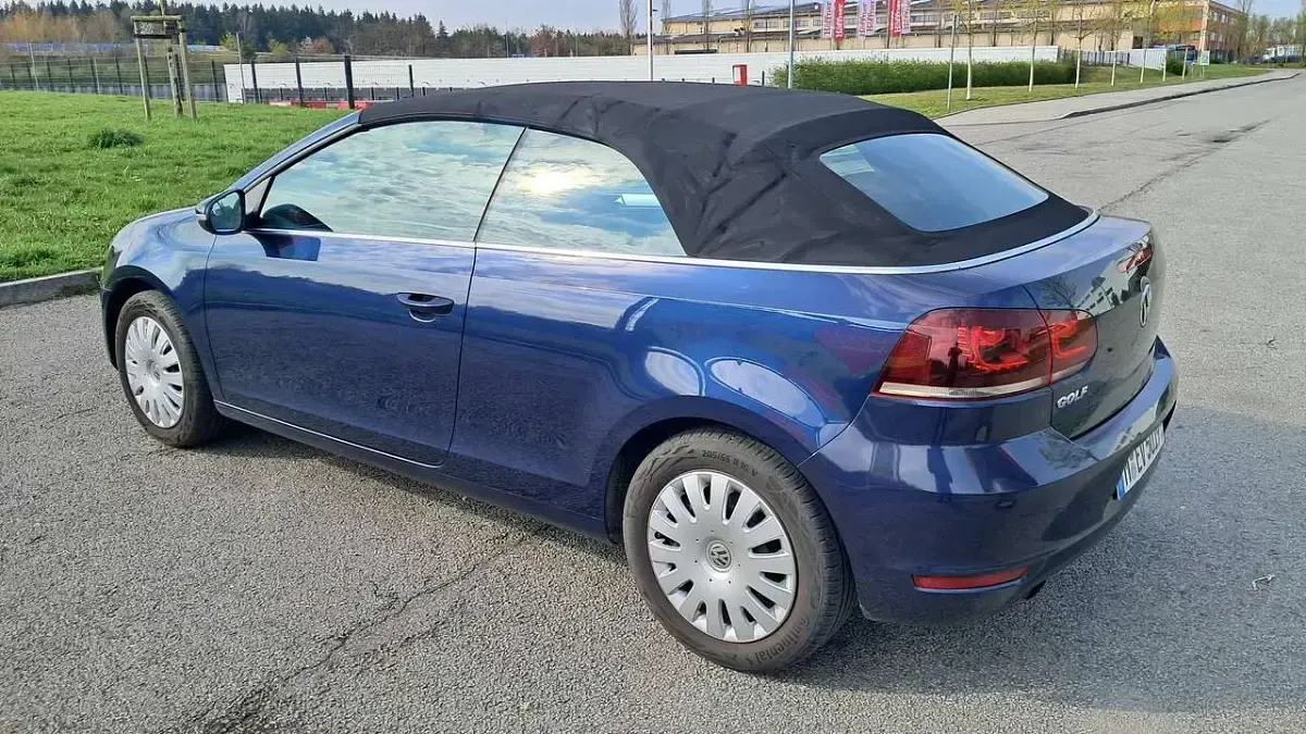 Gebraucht VW Golf Cabriolet 105 PS (77 kW) 2011 Blau Cabrio