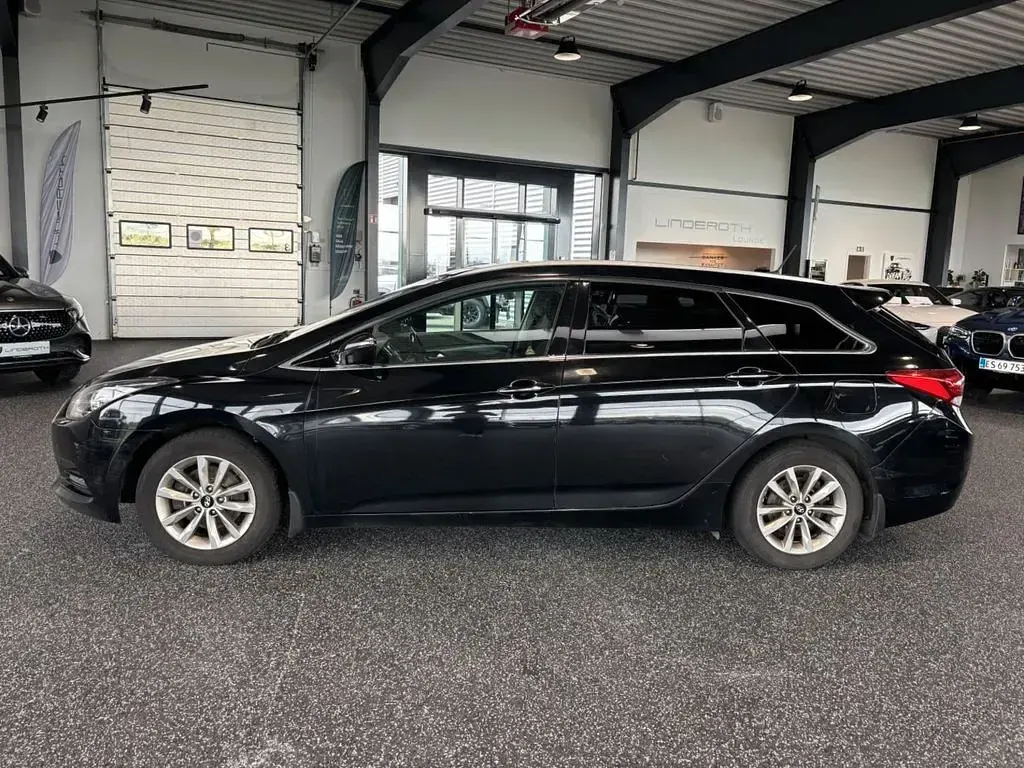 Gebraucht Hyundai i40 Premium 116 PS (85 kW) 2015 Schwarz Limousine