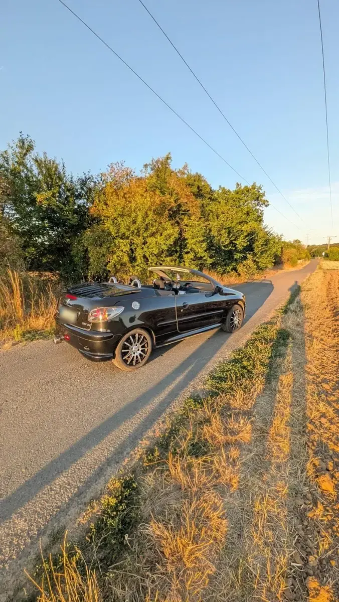 Gebraucht Peugeot 206 CC 109 PS (80 kW) 2003 Schwarz Cabrio