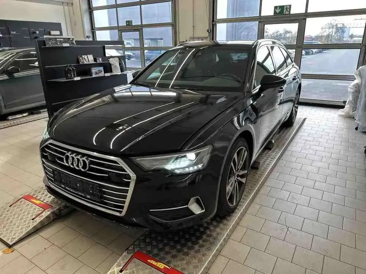 Gebraucht Audi A6 Ambiente 265 PS (194 kW) 2022 Mythosschwarz metallic Kombi