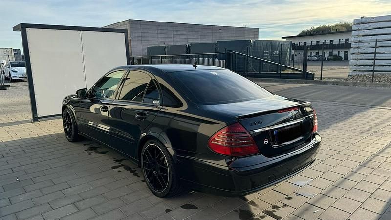 Gebraucht Mercedes E220 136 PS (100 kW) 2007 Schwarz Limousine