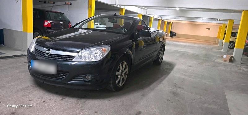 Gebraucht Opel Astra Cabriolet 140 PS (102 kW) 2011 Schwarz Cabrio