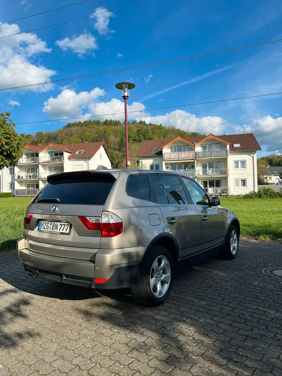 Gebraucht BMW X3 218 PS (160 kW) 2007 Gold SUV