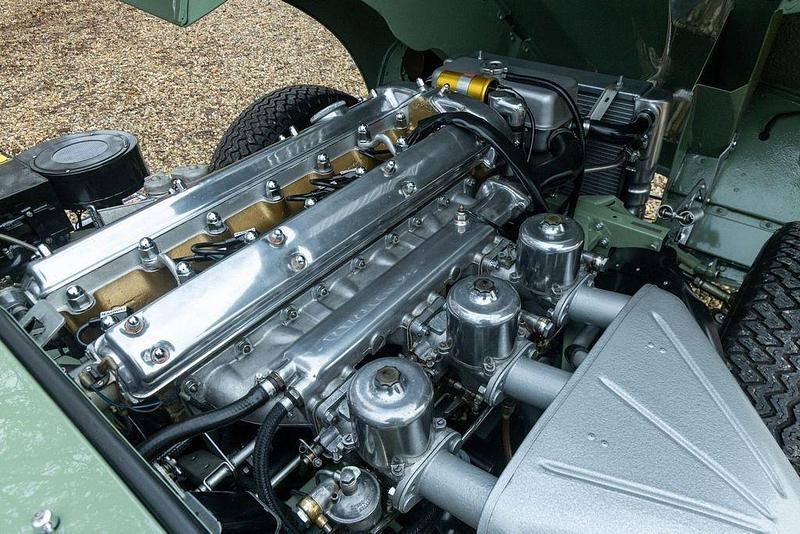 Second-hand Jaguar E-Type 265 CP (194 kW) 1967 Verde Coupe