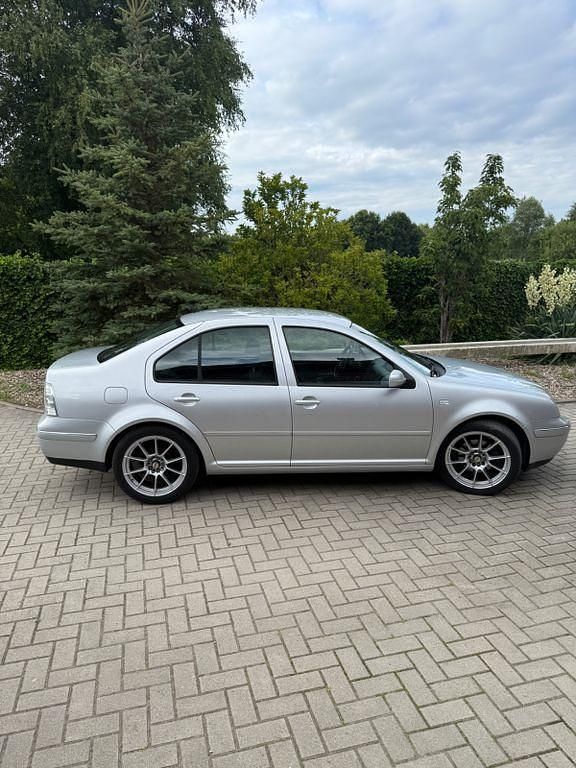 Silber Gebraucht 2004 VW Bora Pacific Limousine | 2.600 € (Fairer Preis) - Bild 1/4