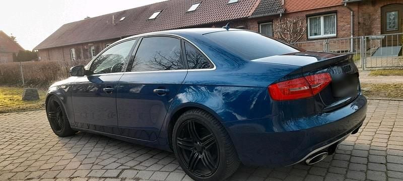 Gebraucht Audi A4 170 PS (125 kW) 2014 Blau Limousine