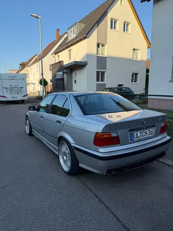 Gebraucht BMW 320 Performance 150 PS (110 kW) 1993 Silber Limousine