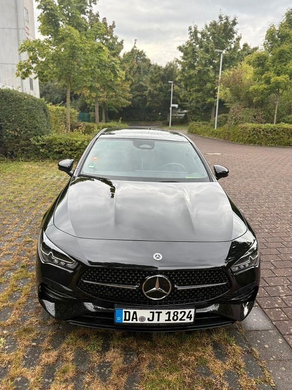 Schwarz Gebraucht 2023 Mercedes CLA220 Limousine | 37.400 € (Etwas zu teuer) - Bild 1/4