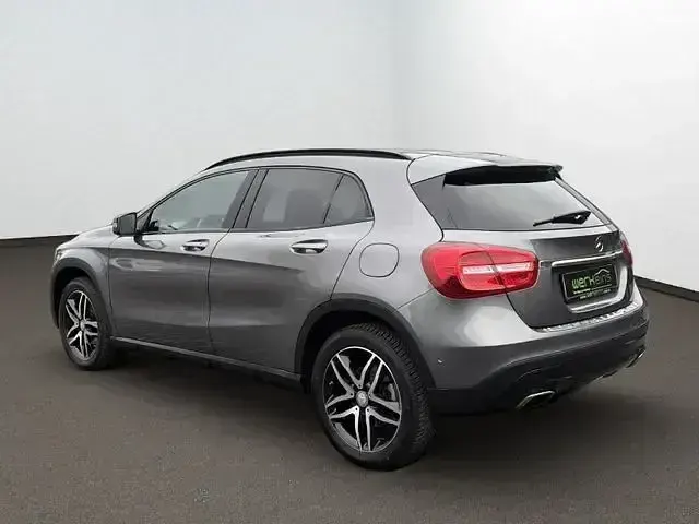 Gebraucht Mercedes GLA200 Night 136 PS (100 kW) 2016 Grau (metallic) SUV