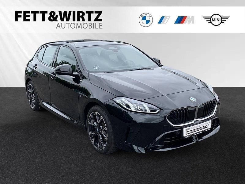 Saphirschwarz metallic Gebraucht 2024 BMW 120 M Sport Kleinwagen | 35.888 € (Guter Preis) - Bild 1/3