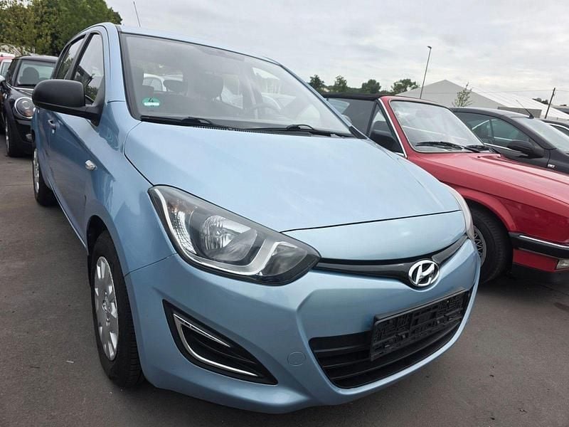 Blau Gebraucht 2013 Hyundai i20 Kleinwagen | 4.499 € (Fairer Preis) - Bild 1/4