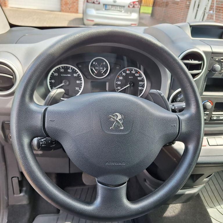 Gebraucht Peugeot TePee Active 99 PS (72 kW) 2015 Grau Van / Kleinbus