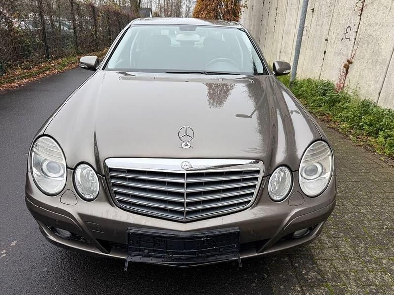 Grau Gebraucht 2007 Mercedes E200 Limousine | 3.750 € (Teuer) - Bild 1/4