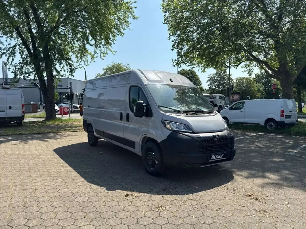 Neu Peugeot Boxer 179 PS (131 kW) 2026 Grau Van