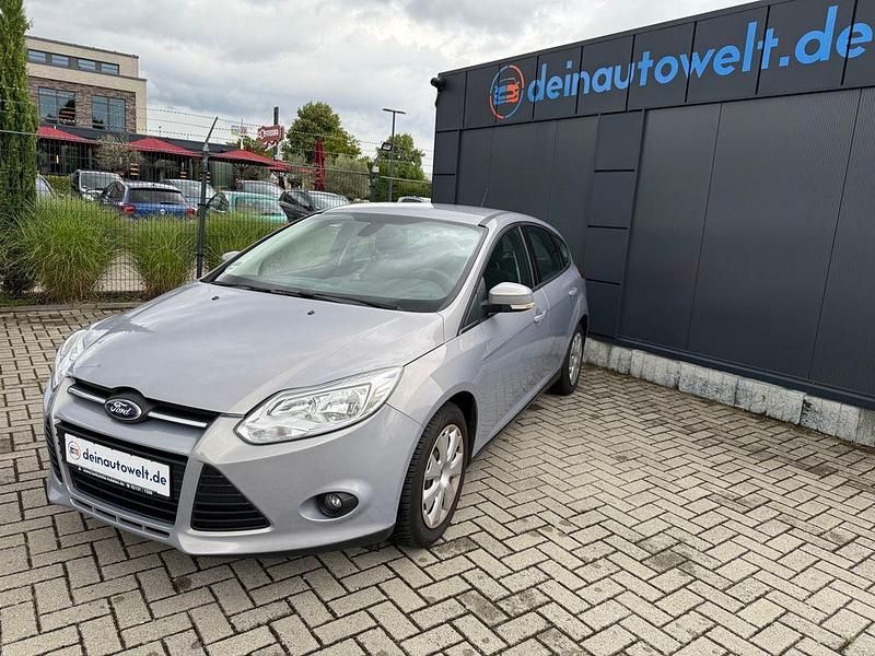 Grau Gebraucht 2014 Ford Focus Trend Limousine | 3.900 € (Fairer Preis) - Bild 1/4