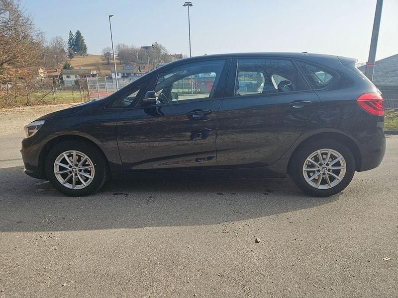 Gebraucht BMW 218 Basis 150 PS (110 kW) 2016 Schwarz Van / Kleinbus