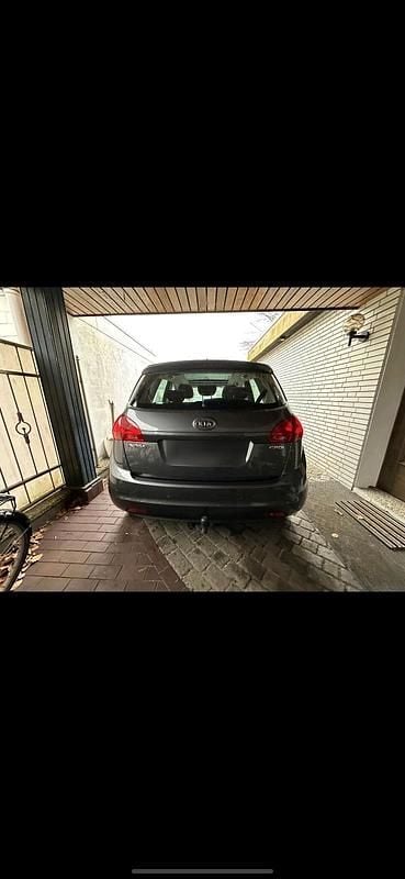 Gebraucht Kia Venga 90 PS (66 kW) 2010 Grau Kleinwagen