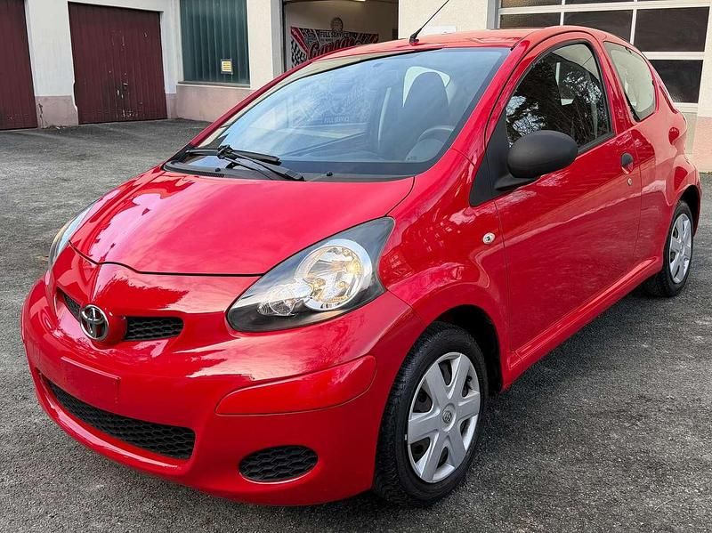 Gebraucht Toyota Aygo 68 PS (50 kW) 2009 Rot Kleinwagen
