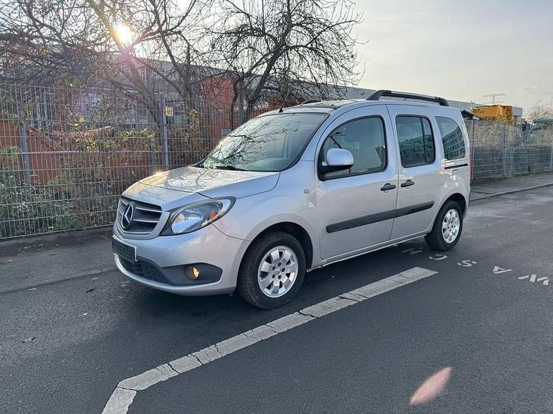 Silber Gebraucht 2015 Mercedes Citan 109 Kombi | 5.949 € (Fairer Preis) - Bild 1/4