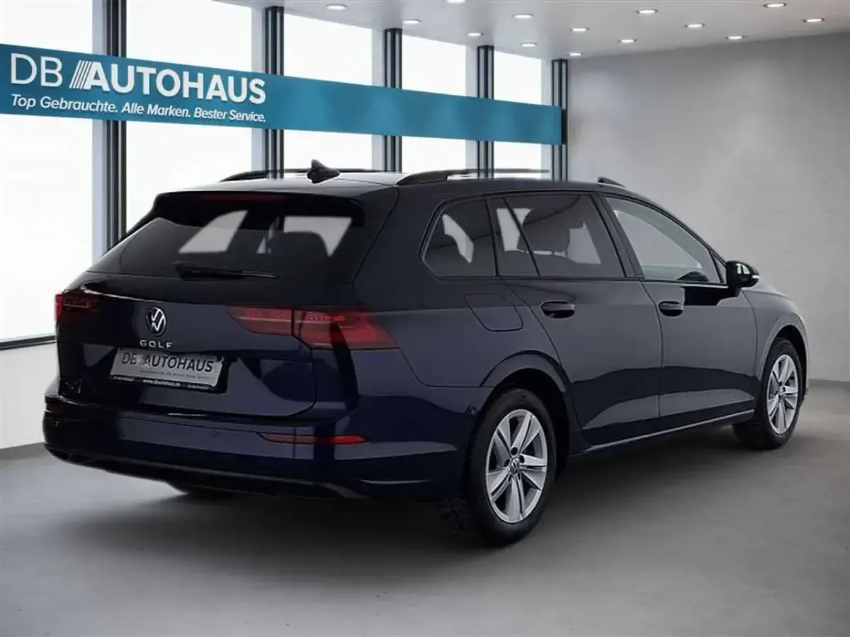 Gebraucht VW Golf VIII Life 150 PS (110 kW) 2024 Blau Kombi