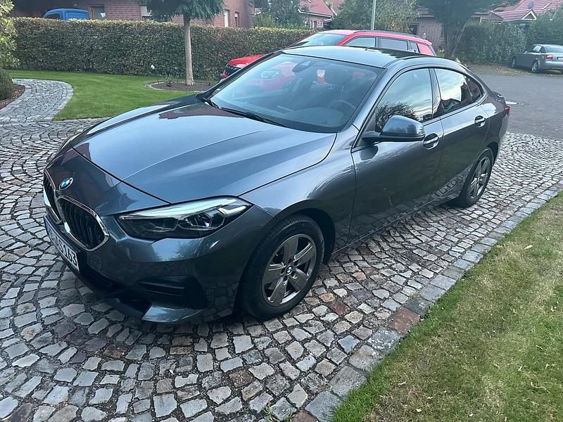 Grau Gebraucht 2021 BMW 218 Advantage Coupé | 21.450 € - Bild 1/4