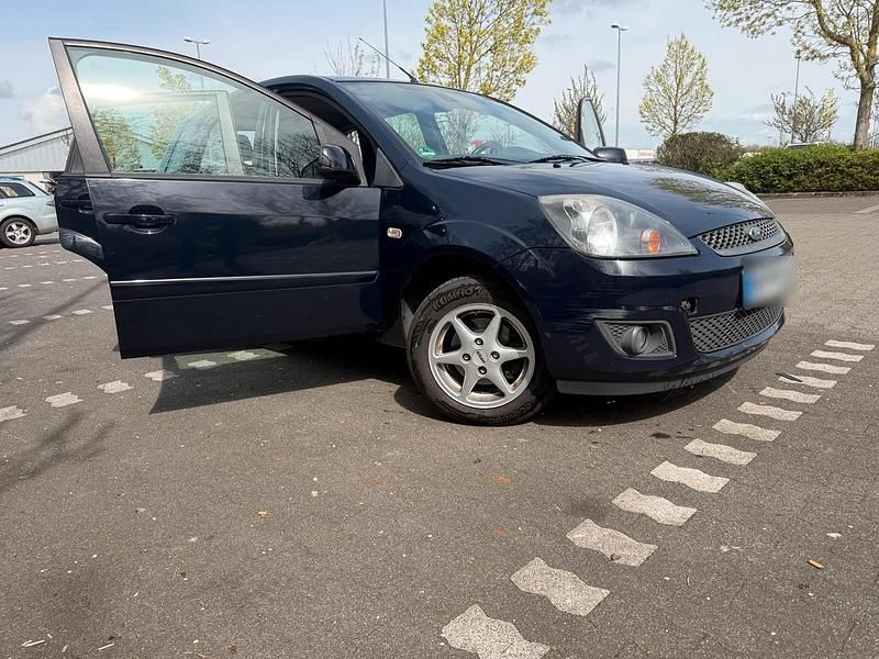 Gebraucht Ford Fiesta 68 PS (50 kW) 2007 Blau Kleinwagen