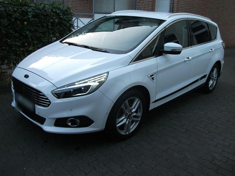 Gebraucht Ford S-MAX Titanium 160 PS (117 kW) 2017 Weiß Van / Kleinbus