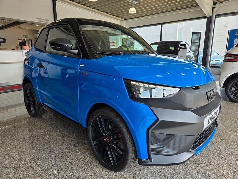 Nouă Ligier JS50 2025 Albastru Hatchback