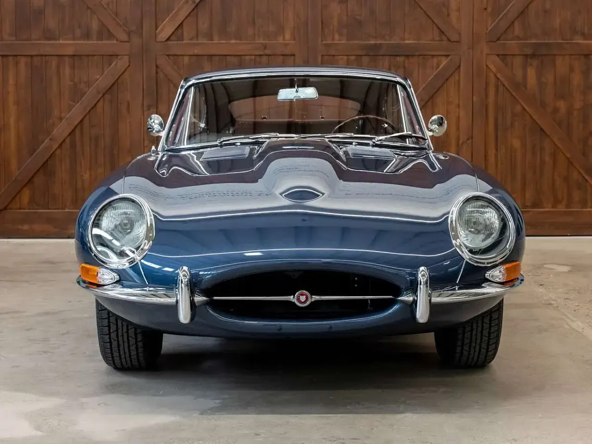 Begagnad Jaguar E-Type 265 HK (194 kW) 1963 Blå Sportkupé
