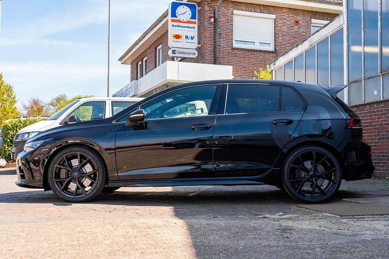 Gebraucht VW Golf VIII Black Edition 333 PS (244 kW) 2025 Schwarz Limousine