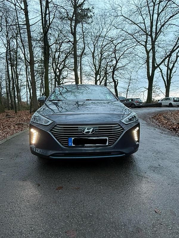 Gebraucht Hyundai Ioniq Premium 141 PS (103 kW) 2018 Grau Kleinwagen