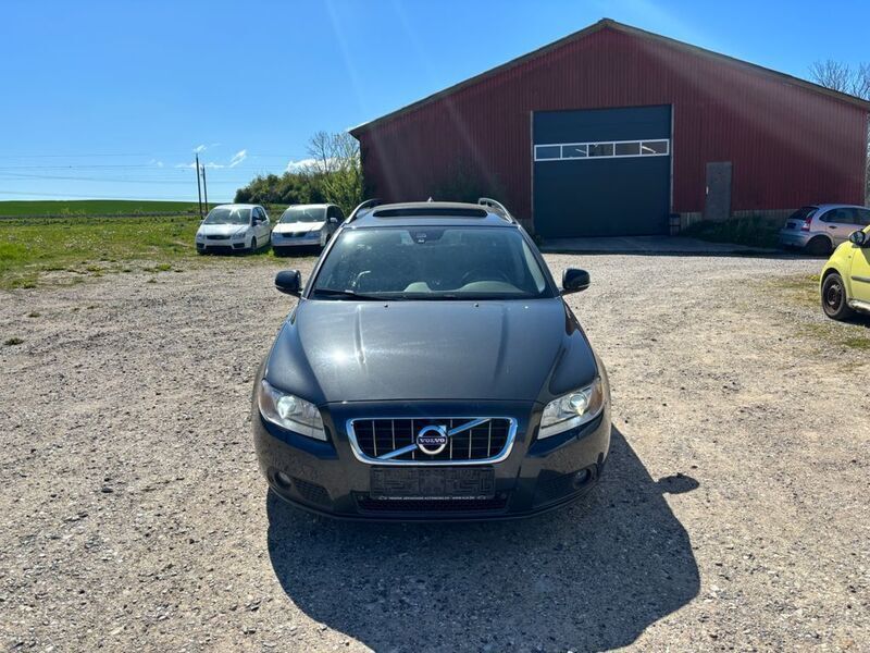 Grau Gebraucht 2012 Volvo V70 Pro Kombi | 6.400 € (Fairer Preis) - Bild 1/4