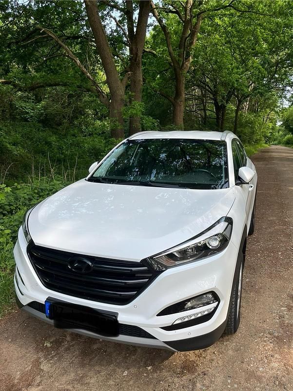 Weiß Gebraucht 2016 Hyundai Tucson Advantage SUV | 12.000 € (Guter Preis) - Bild 1/4