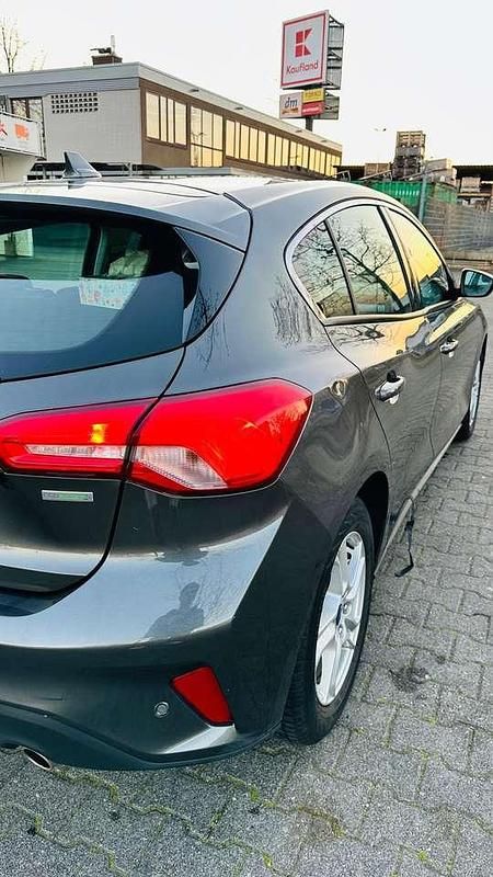Gebraucht Ford Focus Trend 101 PS (74 kW) 2019 Grau Kombi