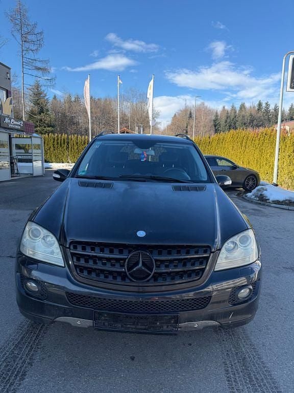Schwarz Gebraucht 2006 Mercedes ML320 SUV | 3.500 € (Superpreis) - Bild 1/4